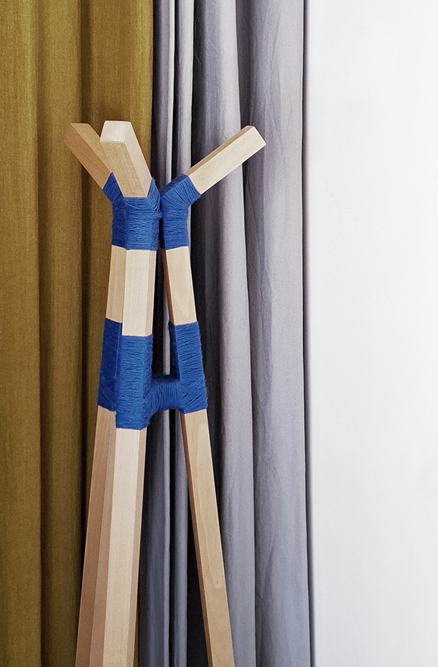 Ficeler - porte manteau bleu - design Chape et Mache